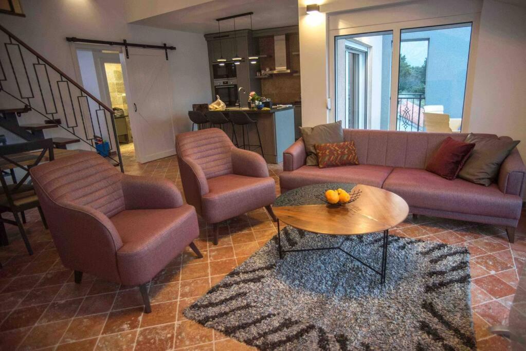 Modern Waterfront 3-Bed Apartment Donja Kostanjica Kültér fotó