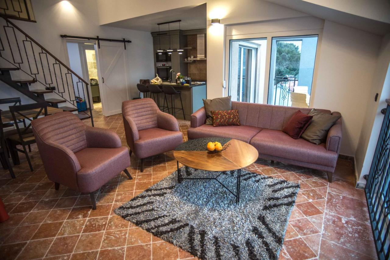 Modern Waterfront 3-Bed Apartment Donja Kostanjica Kültér fotó