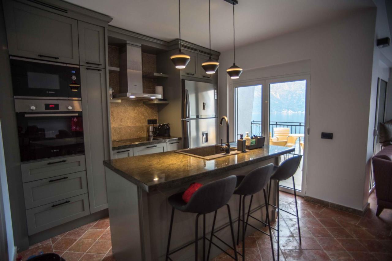 Modern Waterfront 3-Bed Apartment Donja Kostanjica Kültér fotó