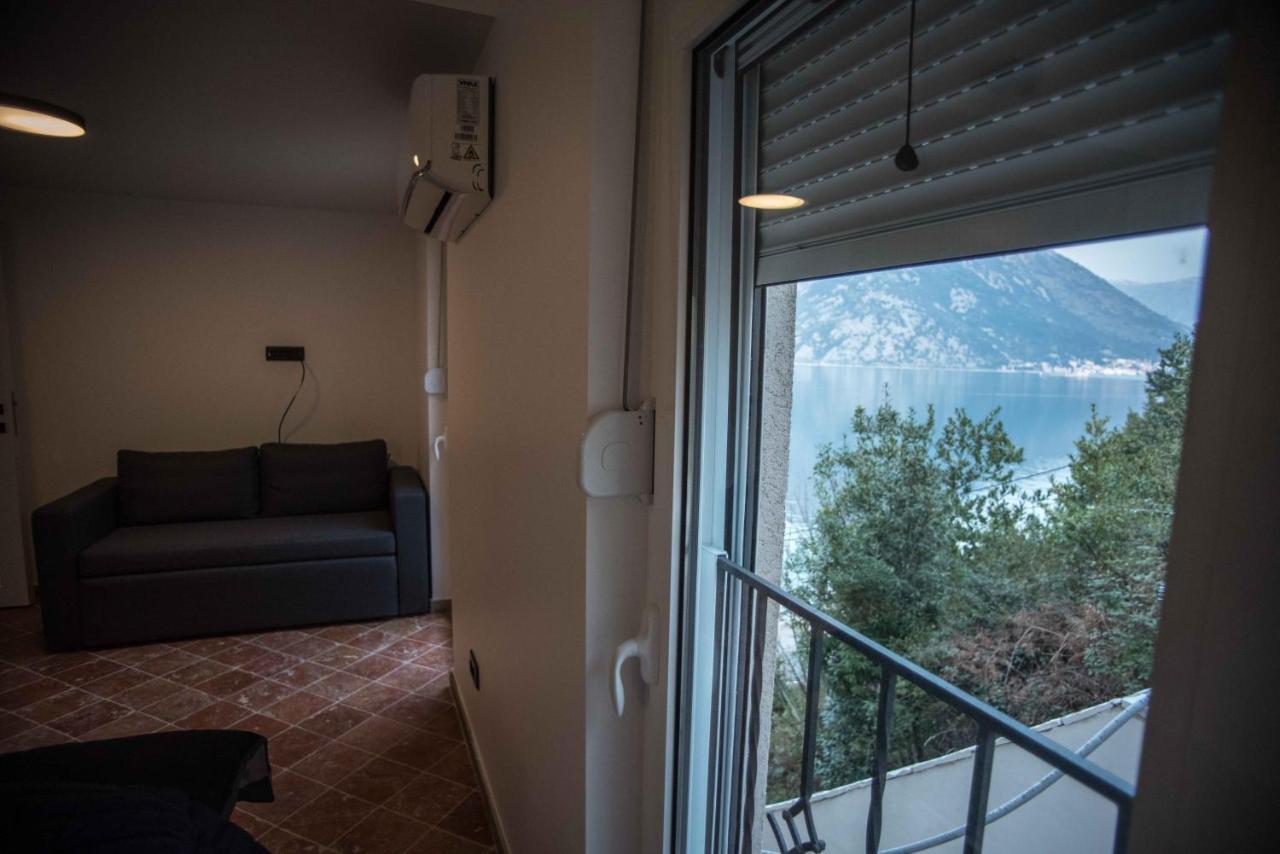 Modern Waterfront 3-Bed Apartment Donja Kostanjica Kültér fotó